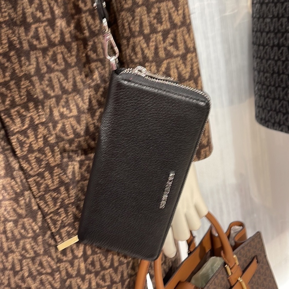 MICHAEL KORS LARGE TRAVEL CONTINENTAL WRISTLET WALLET PHONE HOLDER BLACK /Silver - Picture 3 of 16